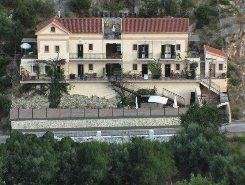 Aristotelis Apartments Frikes 外观 照片